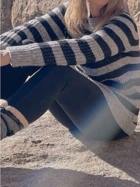 Wool-Blend Sweater High low black & gray stripped